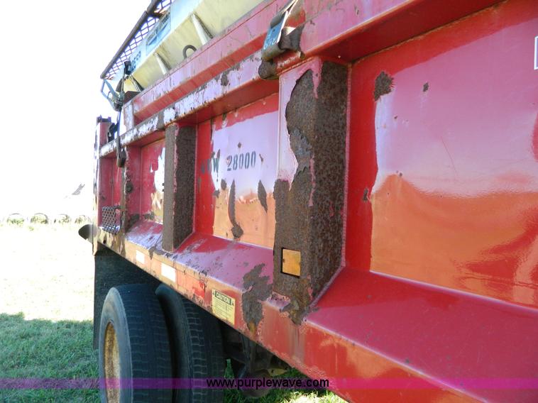 image for item H2385 1996 International 4700 dump truck