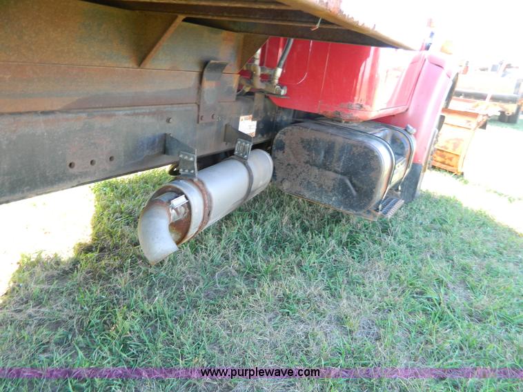 image for item H2385 1996 International 4700 dump truck