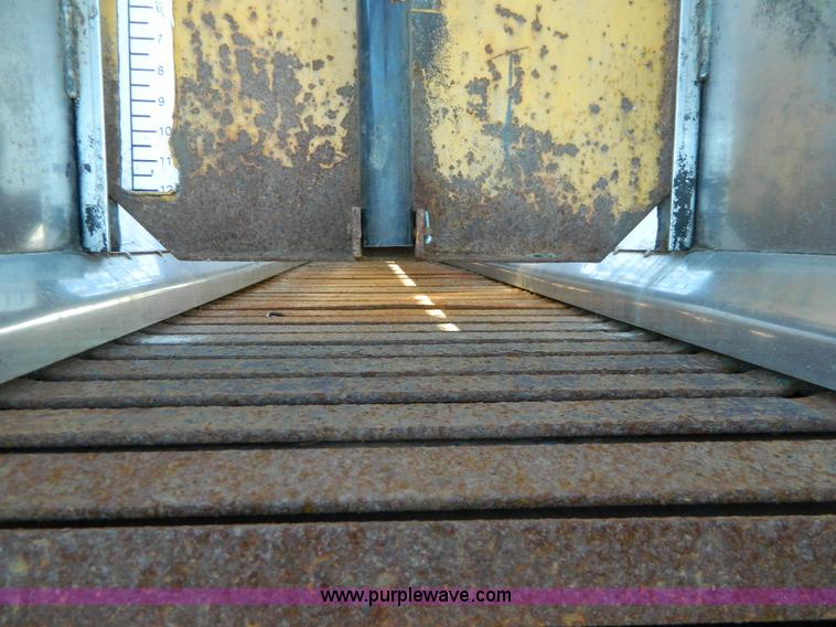 image for item H2385 1996 International 4700 dump truck