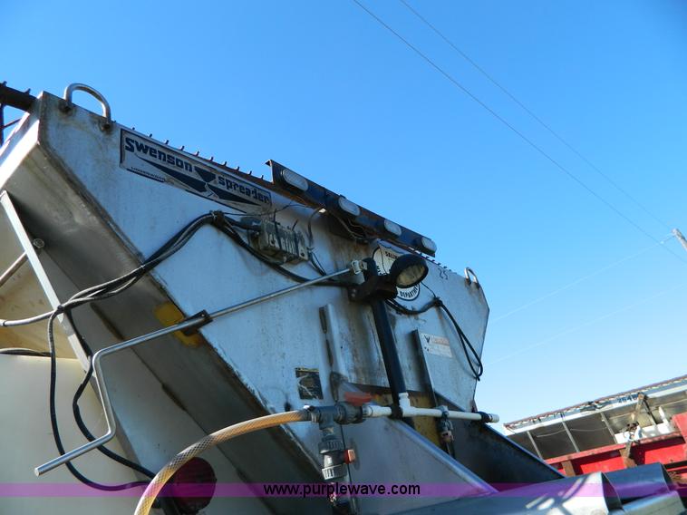 image for item H2385 1996 International 4700 dump truck