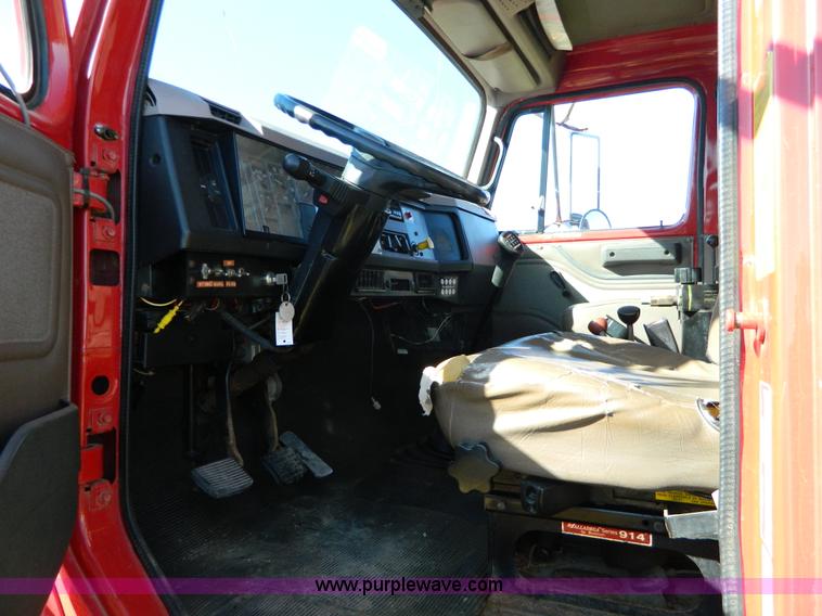 image for item H2385 1996 International 4700 dump truck