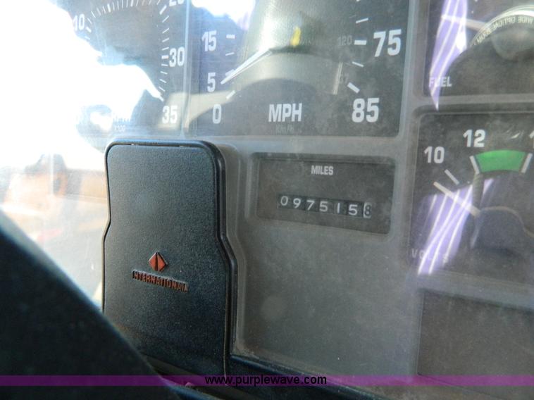 image for item H2385 1996 International 4700 dump truck