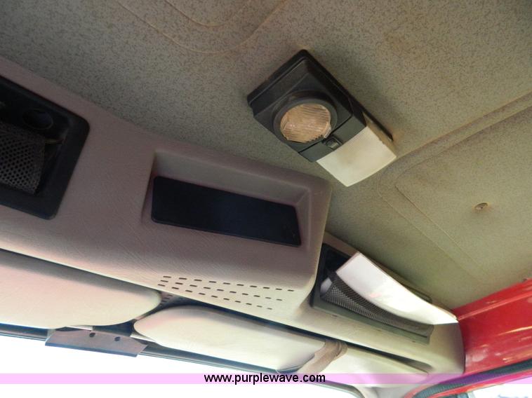 image for item H2385 1996 International 4700 dump truck