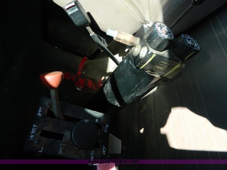 image for item H2385 1996 International 4700 dump truck