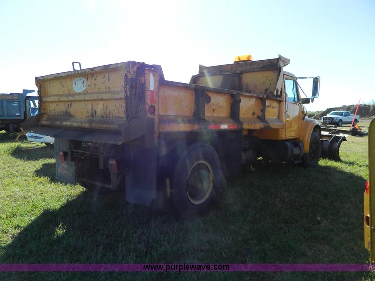 image for item H2388 1993 International 4700 dump truck