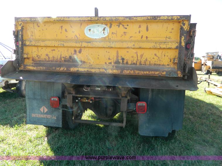 image for item H2388 1993 International 4700 dump truck
