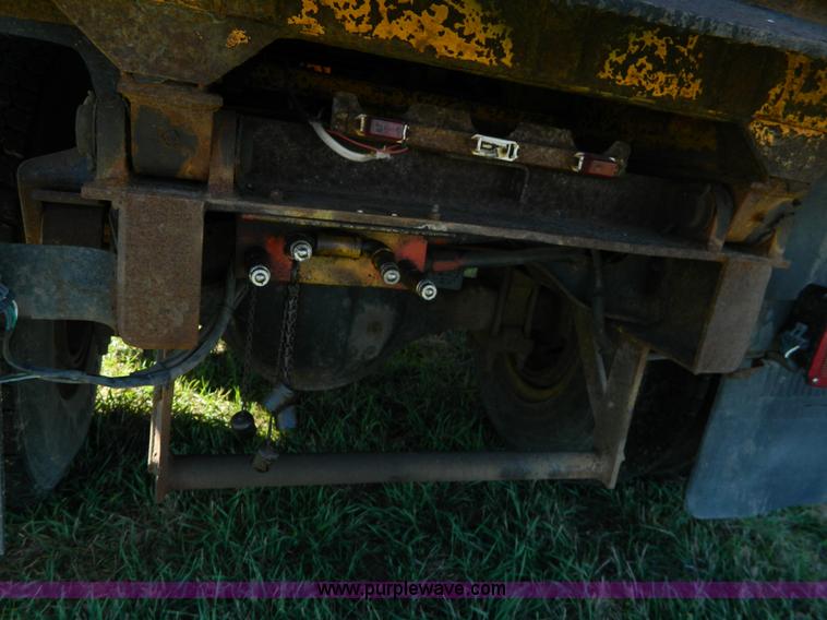 image for item H2388 1993 International 4700 dump truck