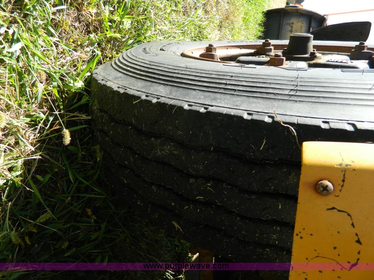 image for item H2388 1993 International 4700 dump truck