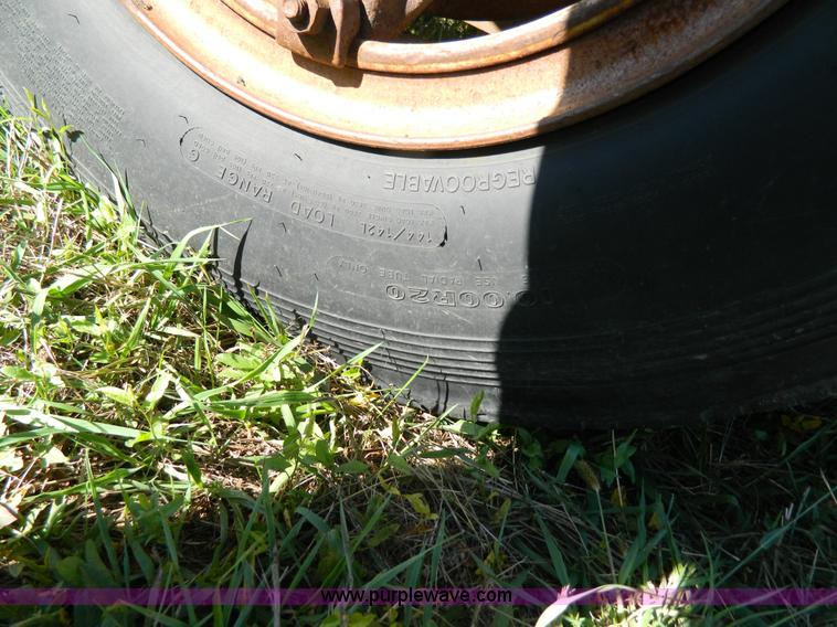 image for item H2388 1993 International 4700 dump truck