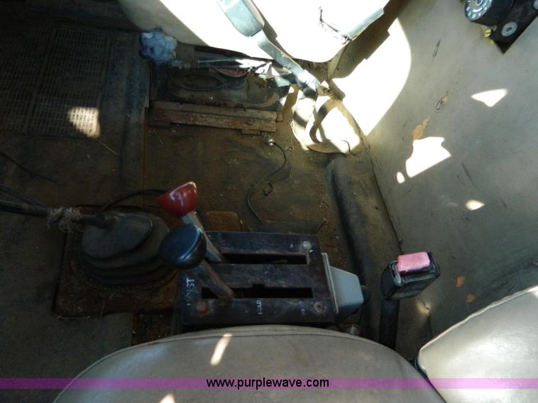 image for item H2388 1993 International 4700 dump truck