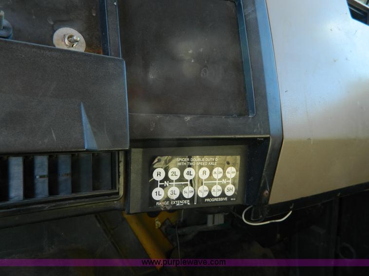 image for item H2388 1993 International 4700 dump truck