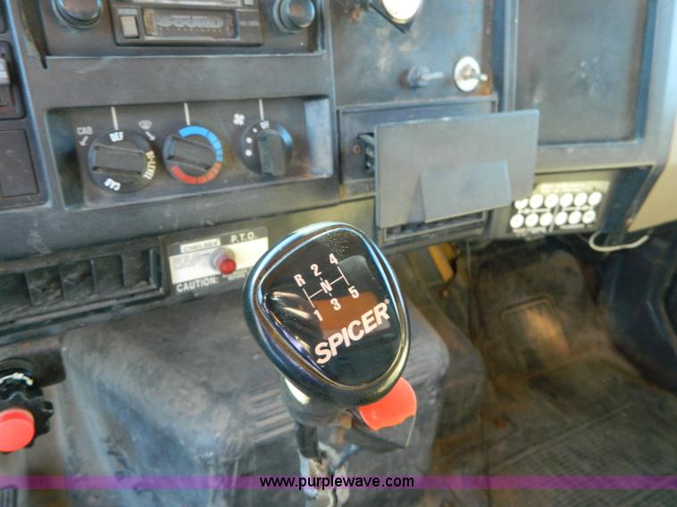 image for item H2388 1993 International 4700 dump truck