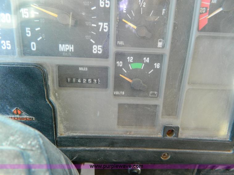 image for item H2388 1993 International 4700 dump truck