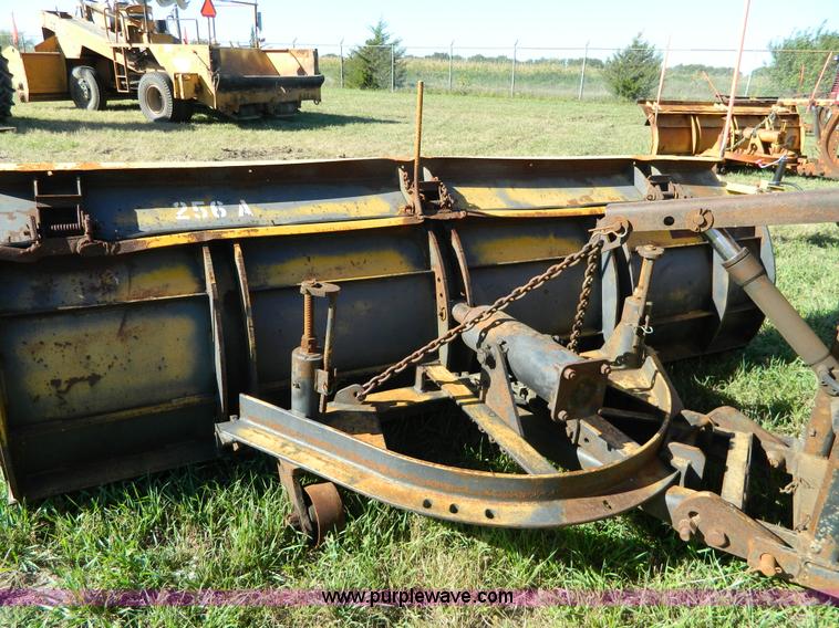 image for item H2388 1993 International 4700 dump truck