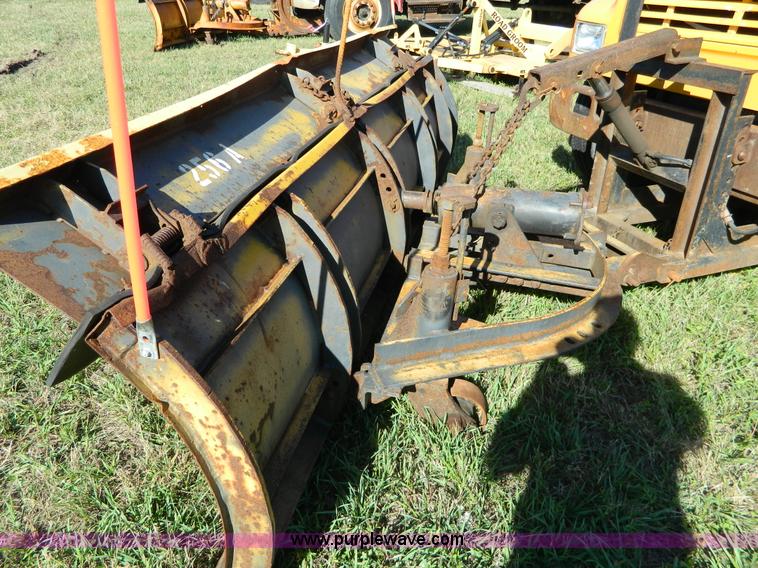 image for item H2388 1993 International 4700 dump truck