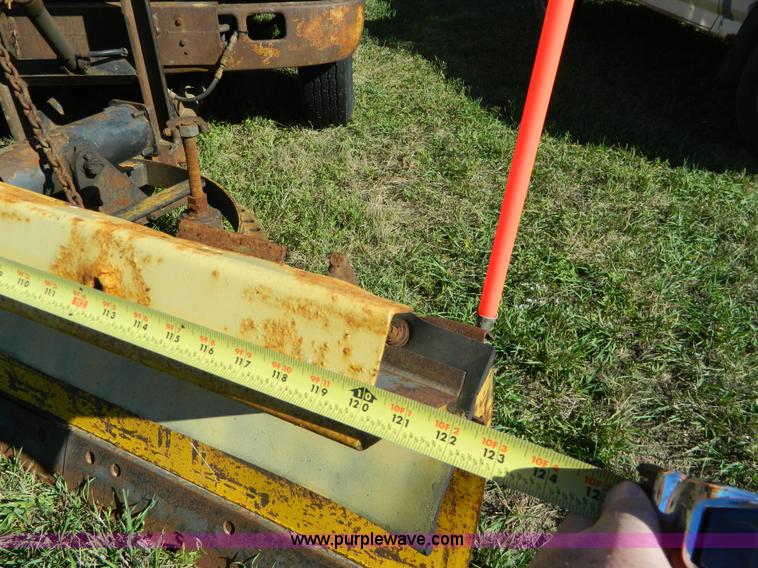 image for item H2388 1993 International 4700 dump truck