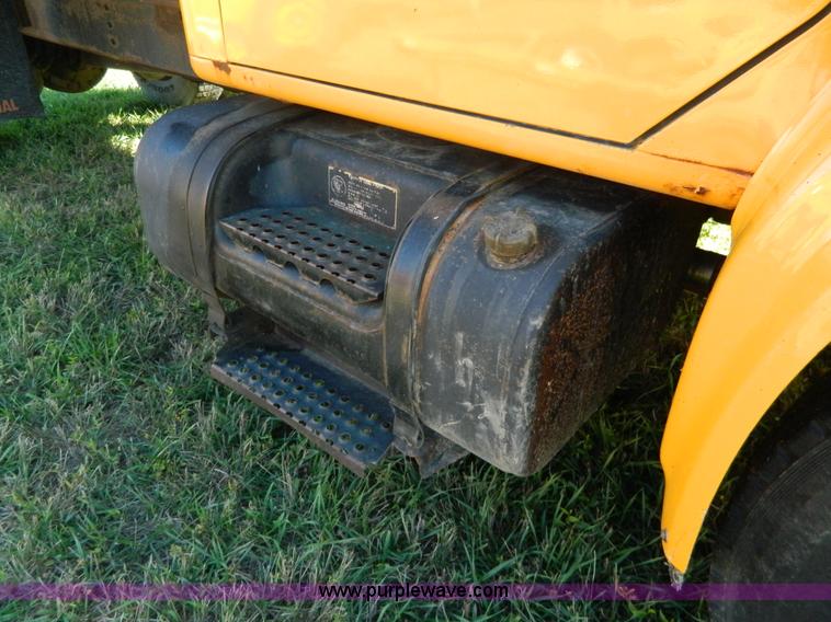image for item H2388 1993 International 4700 dump truck