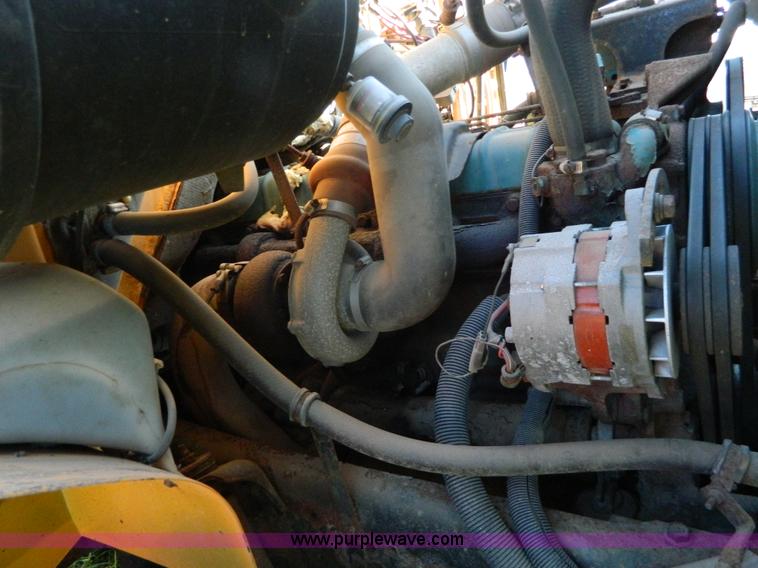 image for item H2388 1993 International 4700 dump truck