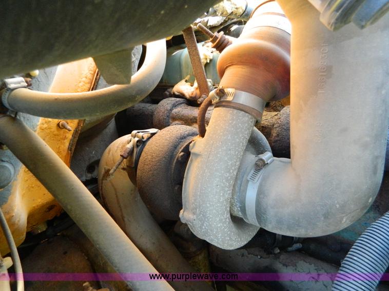 image for item H2388 1993 International 4700 dump truck