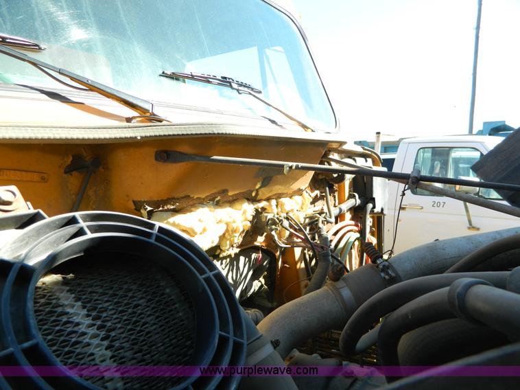 image for item H2388 1993 International 4700 dump truck