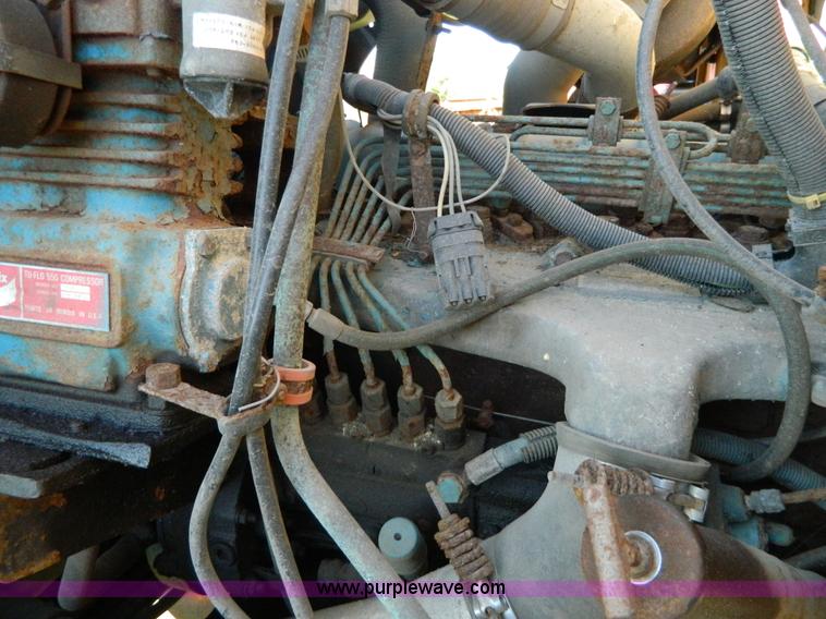 image for item H2388 1993 International 4700 dump truck