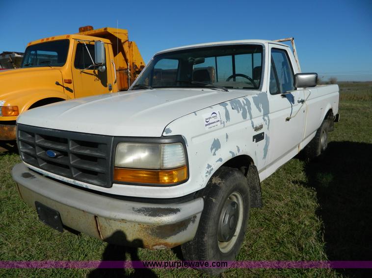 image for item H2389 1992 Ford F250 pickup truck