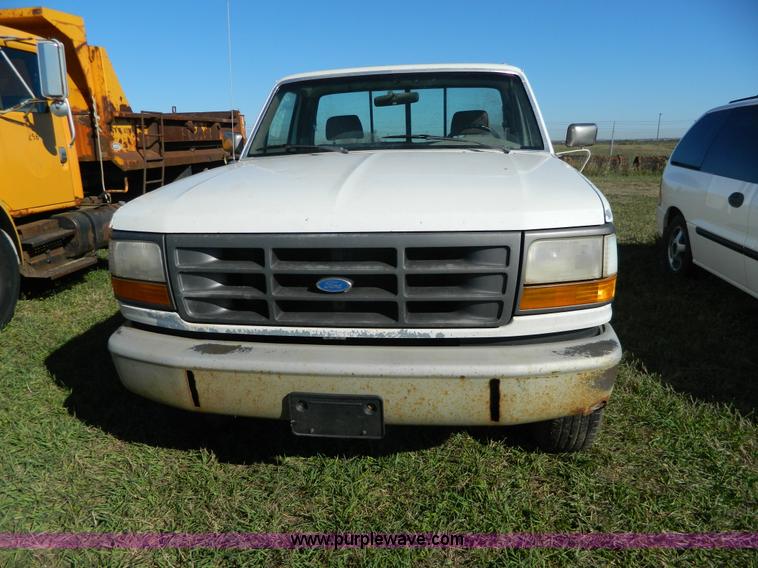 image for item H2389 1992 Ford F250 pickup truck