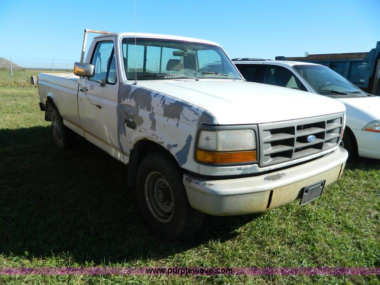 image for item H2389 1992 Ford F250 pickup truck