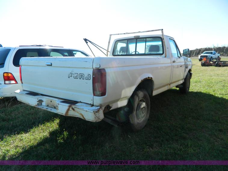image for item H2389 1992 Ford F250 pickup truck