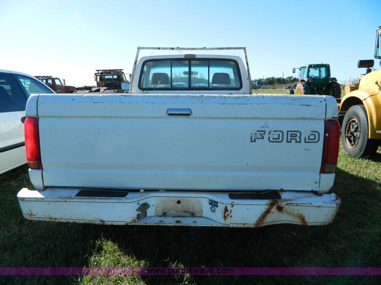 image for item H2389 1992 Ford F250 pickup truck