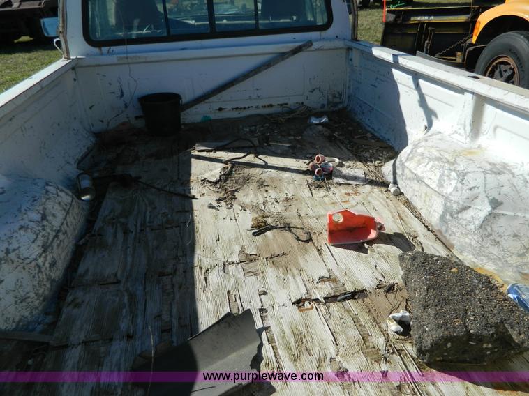 image for item H2389 1992 Ford F250 pickup truck