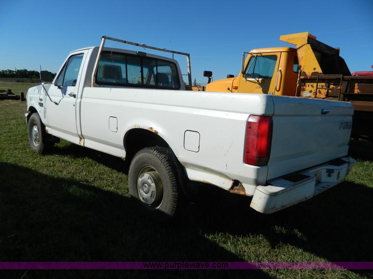 image for item H2389 1992 Ford F250 pickup truck
