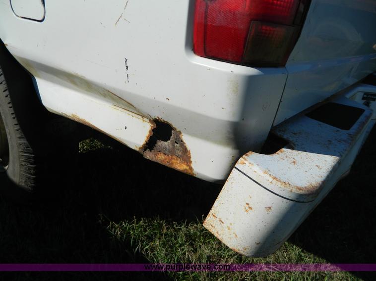 image for item H2389 1992 Ford F250 pickup truck