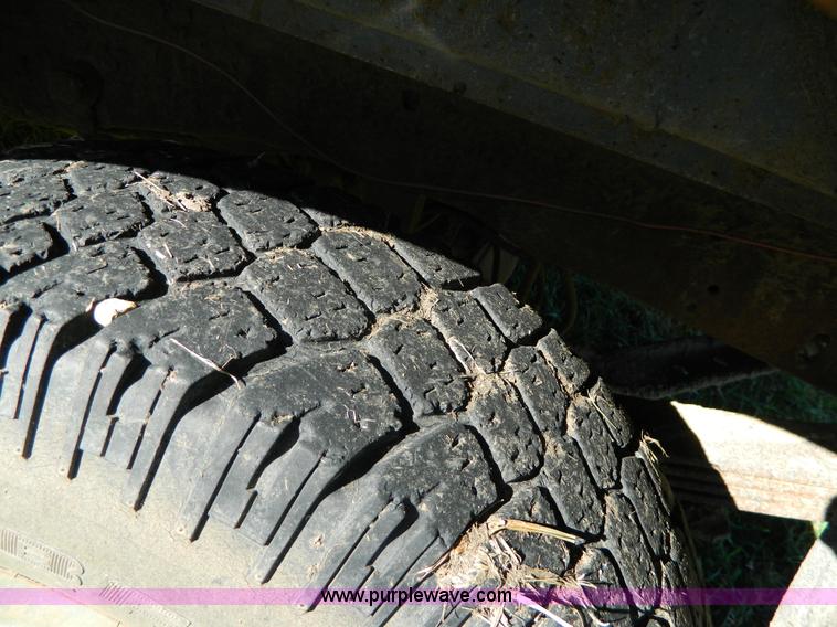 image for item H2389 1992 Ford F250 pickup truck