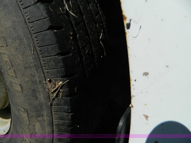 image for item H2389 1992 Ford F250 pickup truck