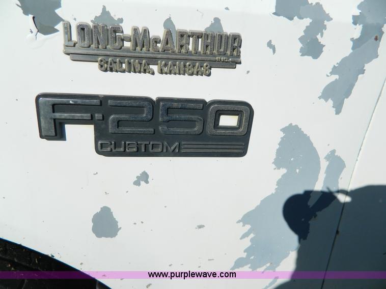 image for item H2389 1992 Ford F250 pickup truck