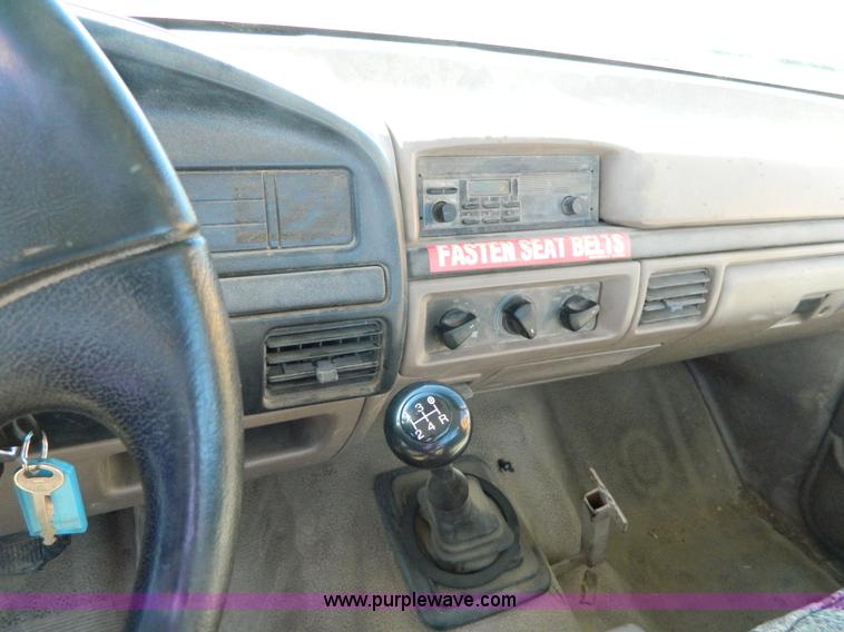 image for item H2389 1992 Ford F250 pickup truck