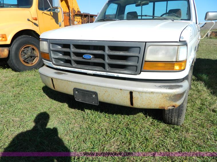 image for item H2389 1992 Ford F250 pickup truck