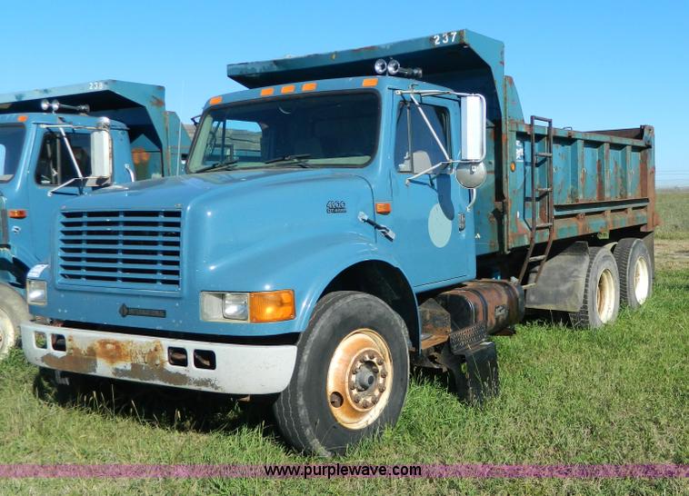 image for item H2394 2000 International 4900 dump truck