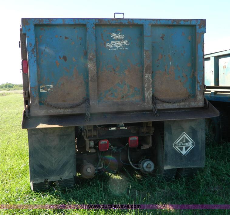 image for item H2394 2000 International 4900 dump truck