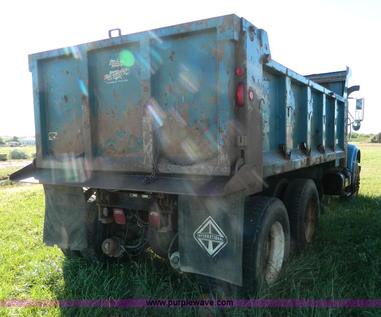 image for item H2394 2000 International 4900 dump truck