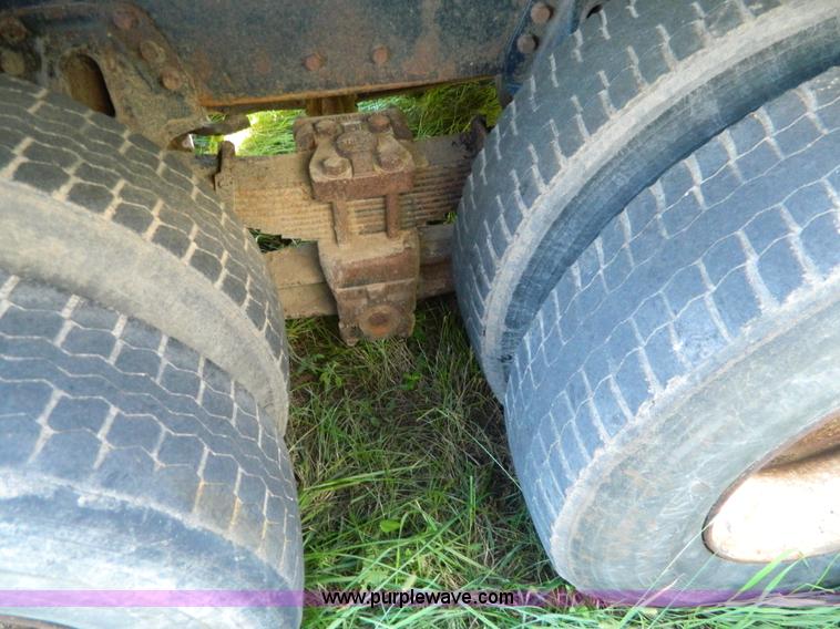 image for item H2394 2000 International 4900 dump truck