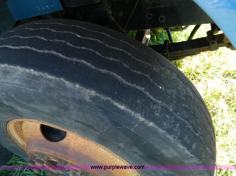 image for item H2394 2000 International 4900 dump truck