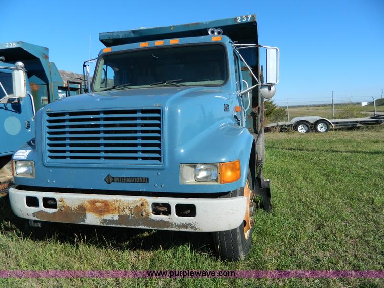 image for item H2394 2000 International 4900 dump truck