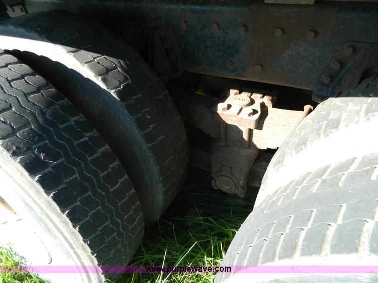 image for item H2394 2000 International 4900 dump truck