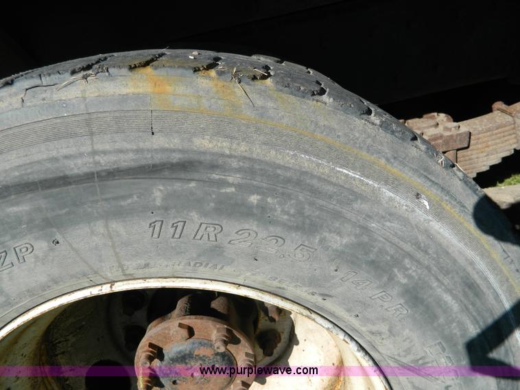 image for item H2394 2000 International 4900 dump truck