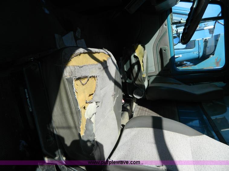 image for item H2394 2000 International 4900 dump truck