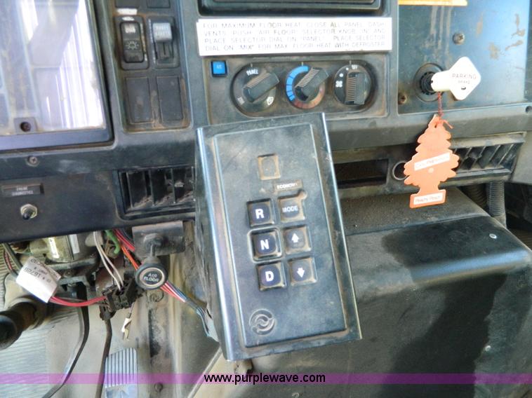 image for item H2394 2000 International 4900 dump truck