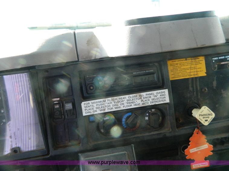 image for item H2394 2000 International 4900 dump truck