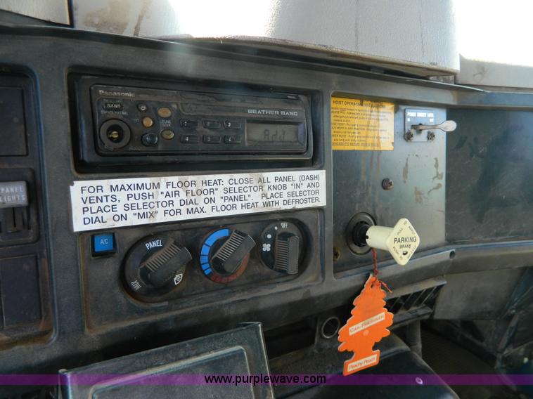 image for item H2394 2000 International 4900 dump truck